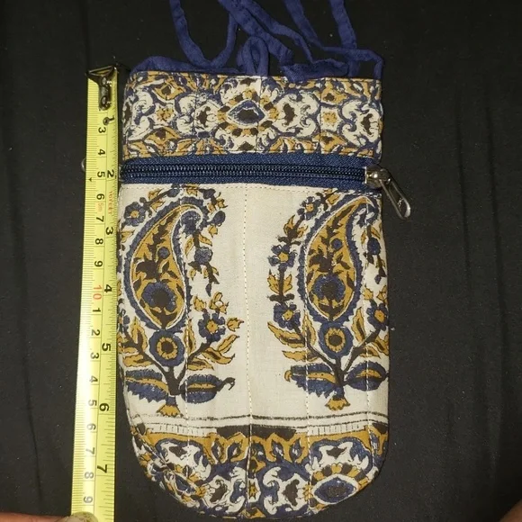 NWOT- Crossbody Cotton Purse/ Cell Phone Bag. 2 Zippers. Stadium Size. - Picture 5 of 6
